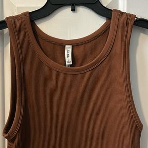 Arizitia Sun-deh brown cropped tank, size large